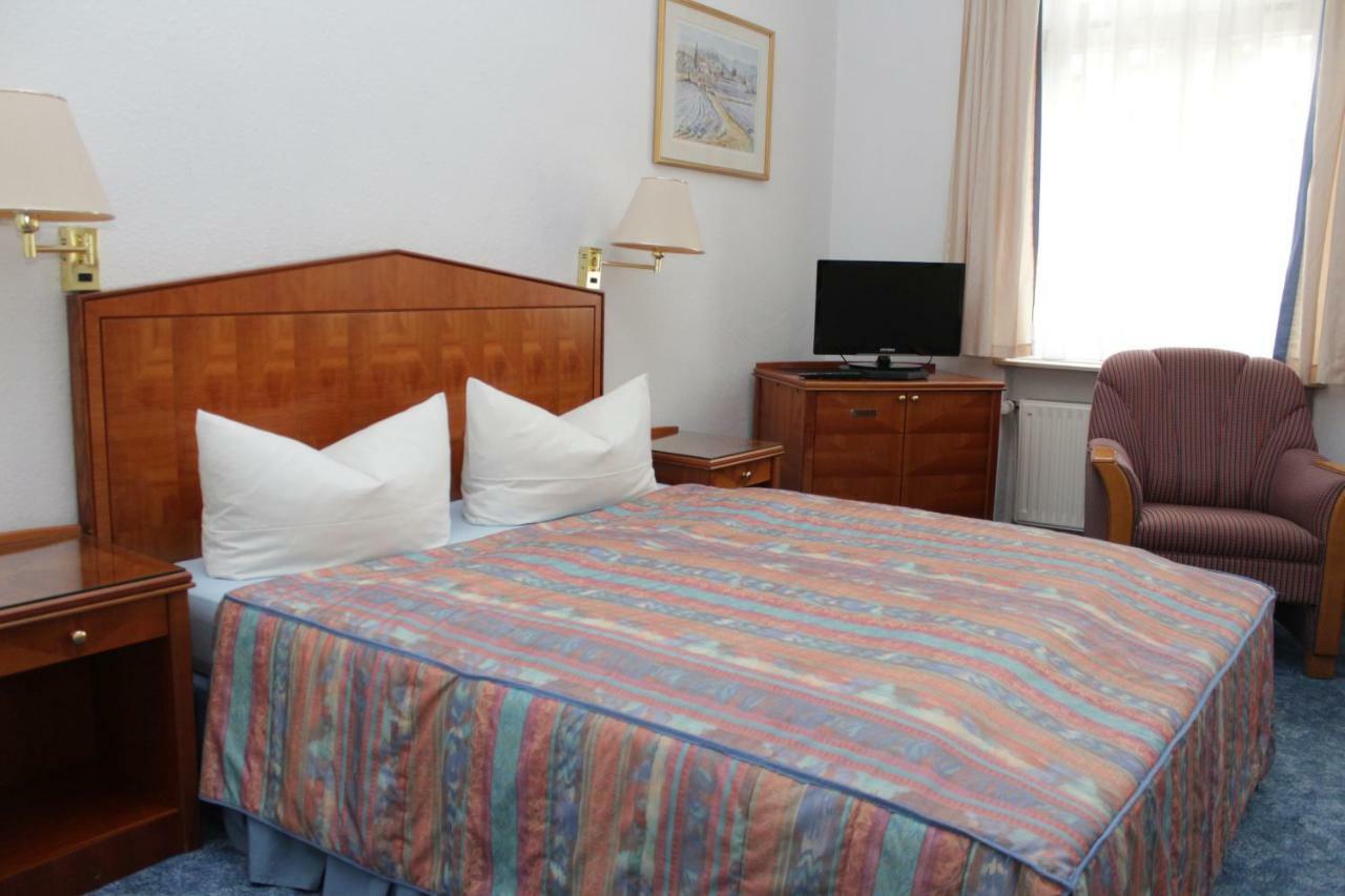 Hotel Weinkeller Woelk à Naumbourg Extérieur photo