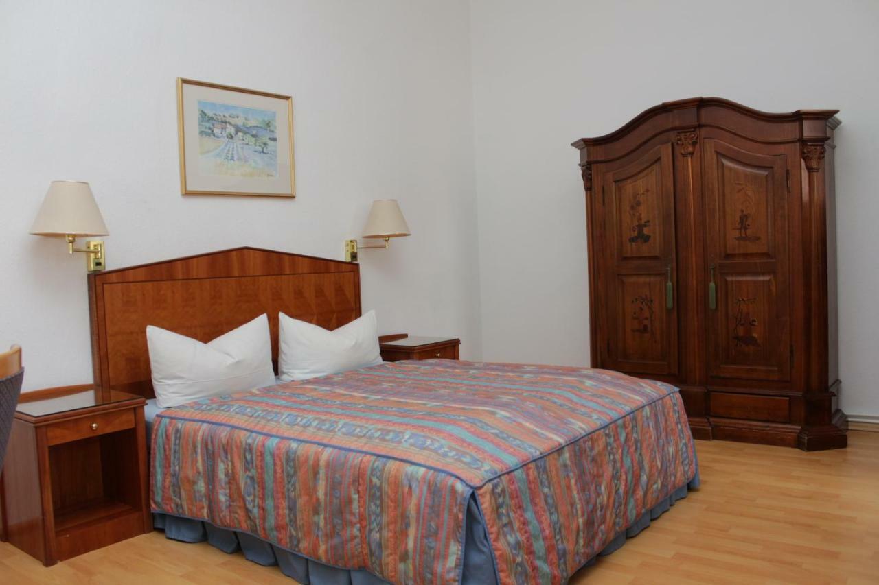 Hotel Weinkeller Woelk à Naumbourg Extérieur photo