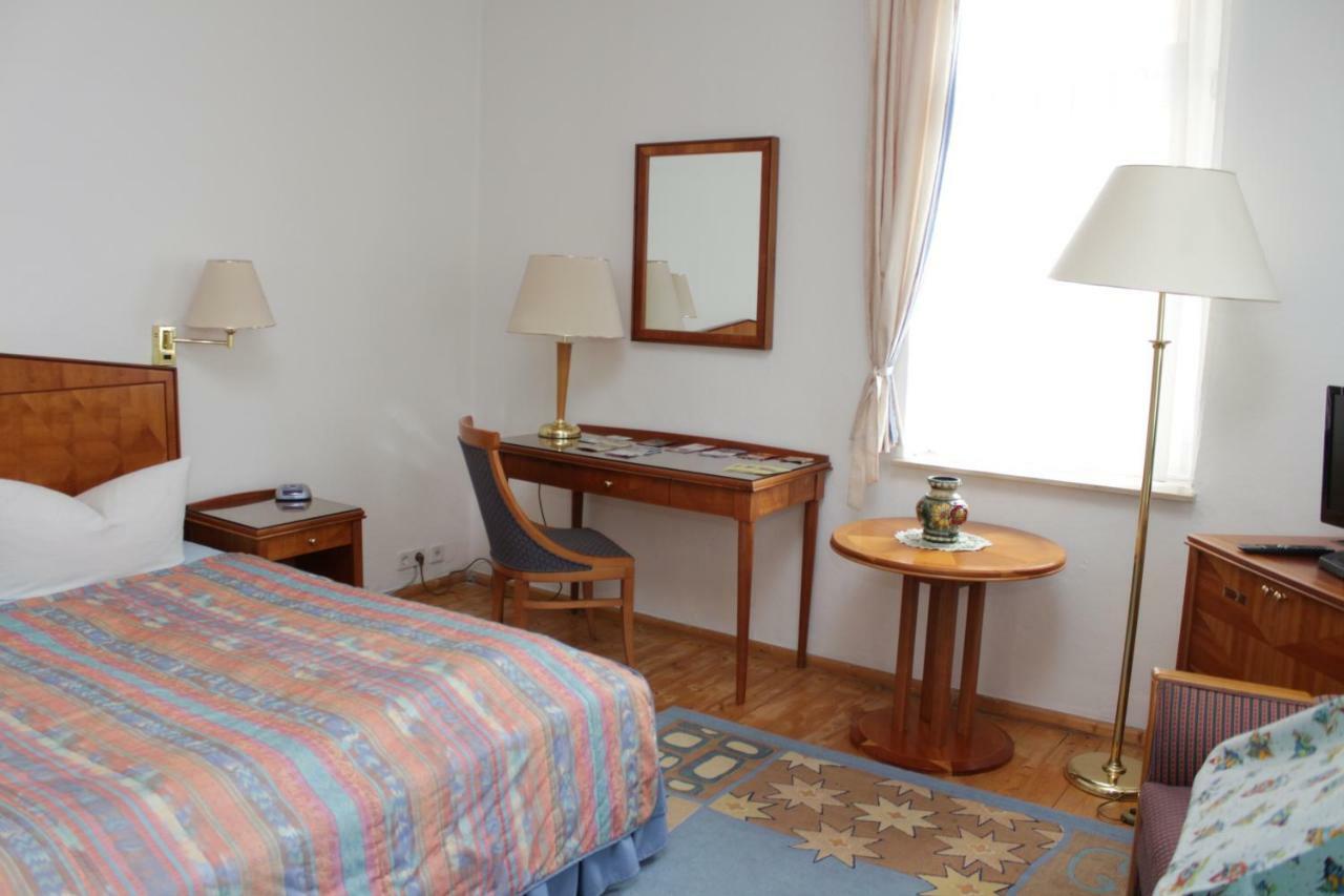 Hotel Weinkeller Woelk à Naumbourg Extérieur photo