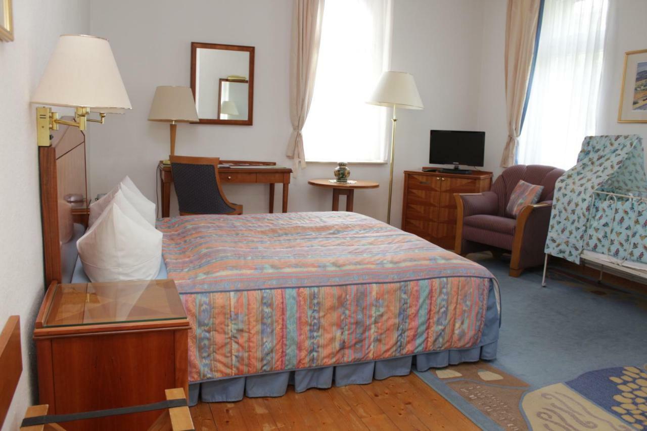 Hotel Weinkeller Woelk à Naumbourg Extérieur photo