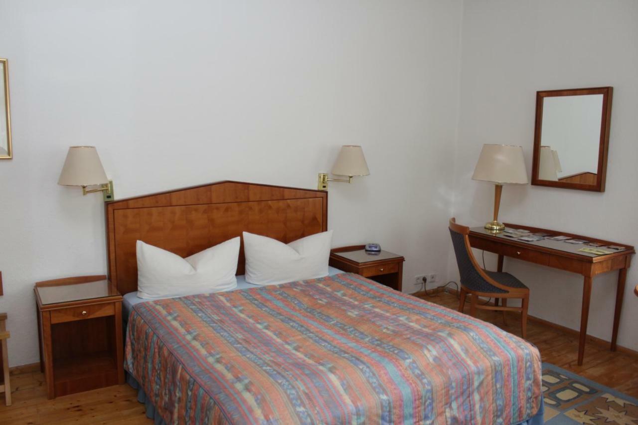 Hotel Weinkeller Woelk à Naumbourg Extérieur photo