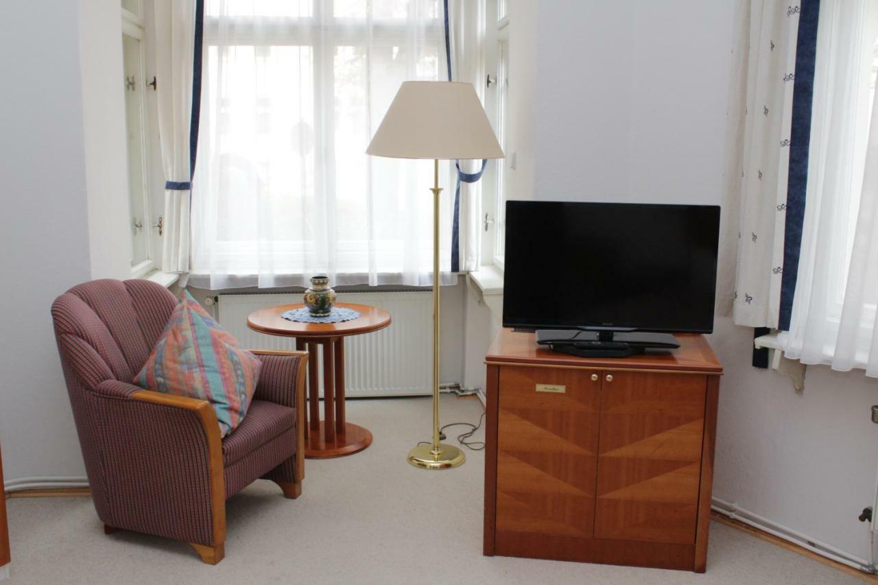 Hotel Weinkeller Woelk à Naumbourg Extérieur photo