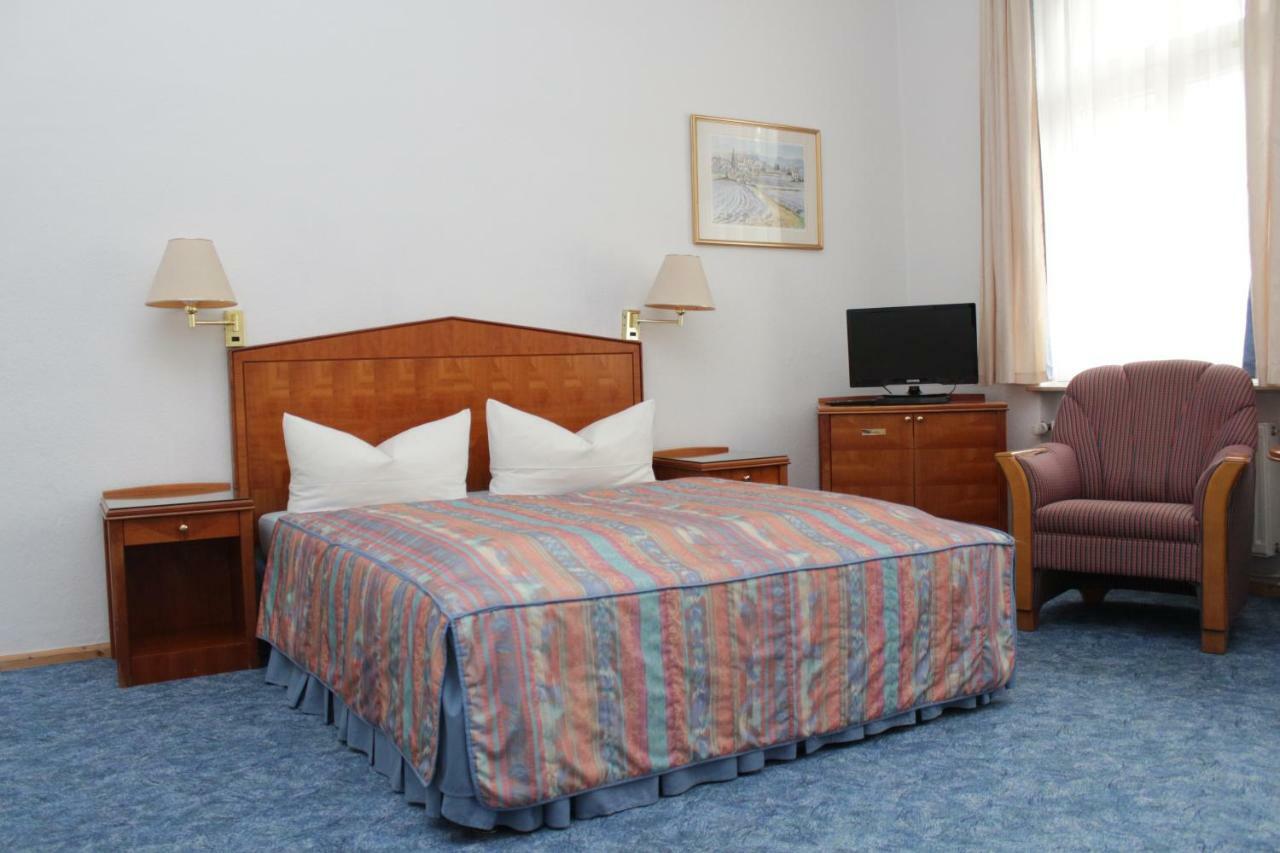 Hotel Weinkeller Woelk à Naumbourg Extérieur photo